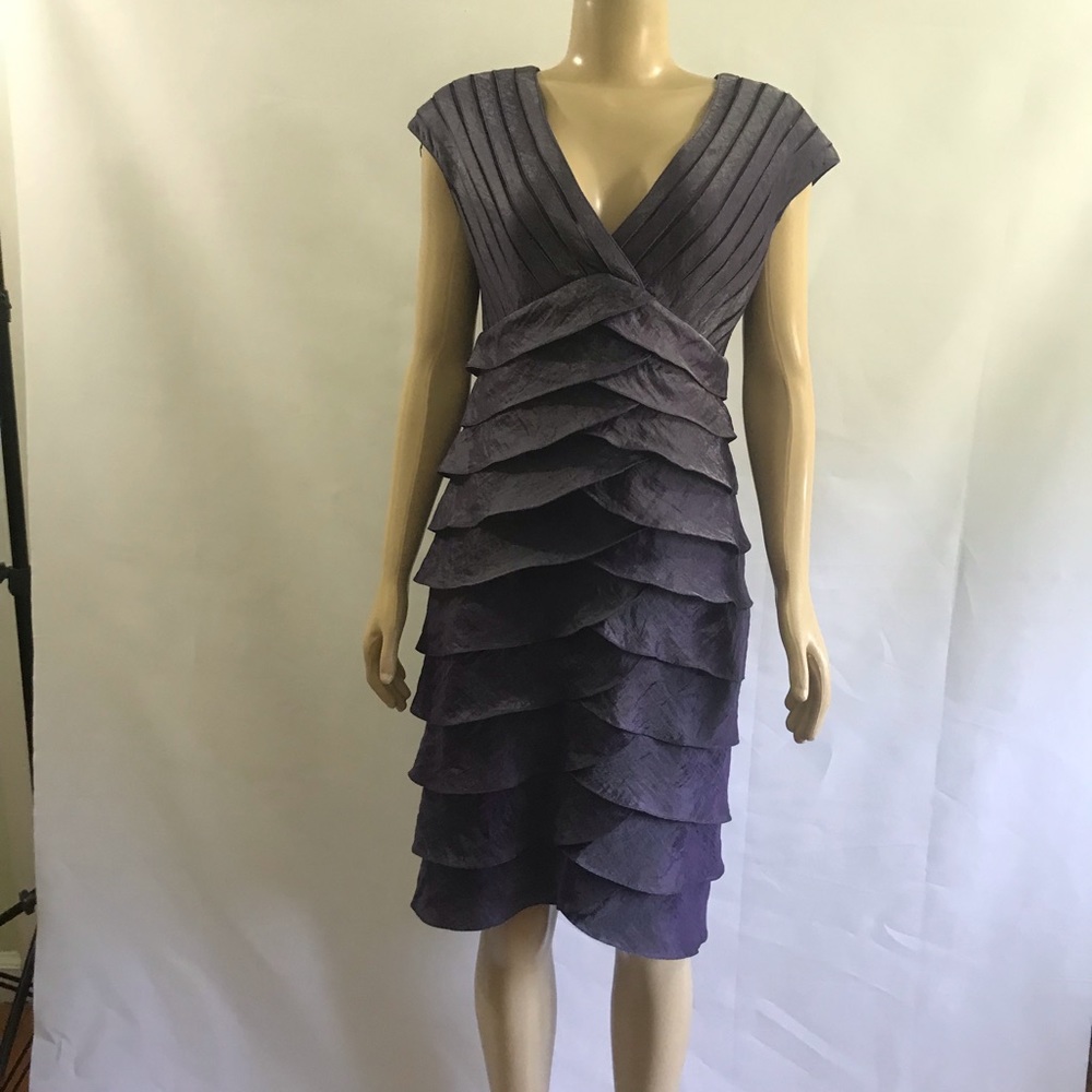 ADRIANNA PAPELL Beautiful elegant layered Dress
